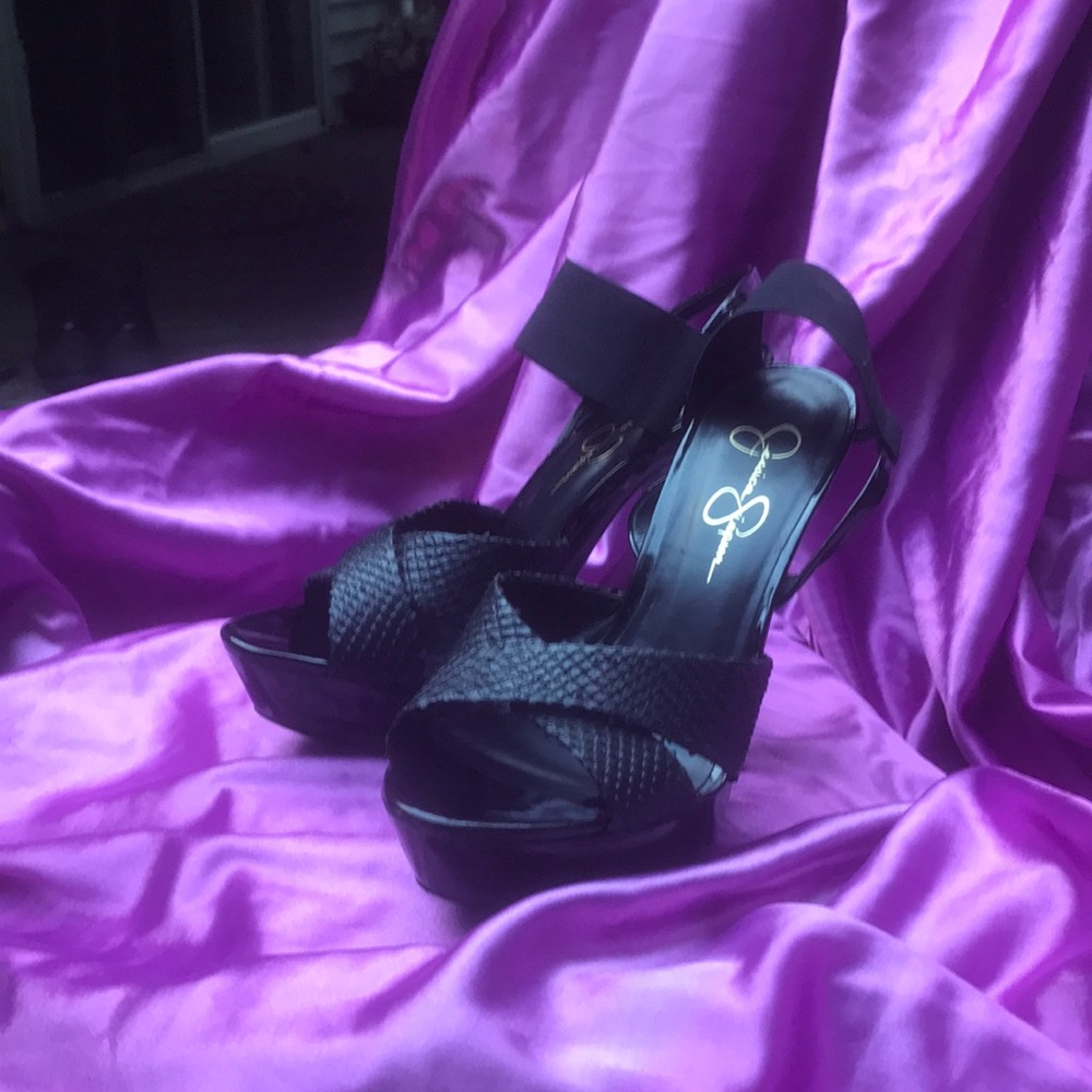 Jessica Simpson black patent leather pumps